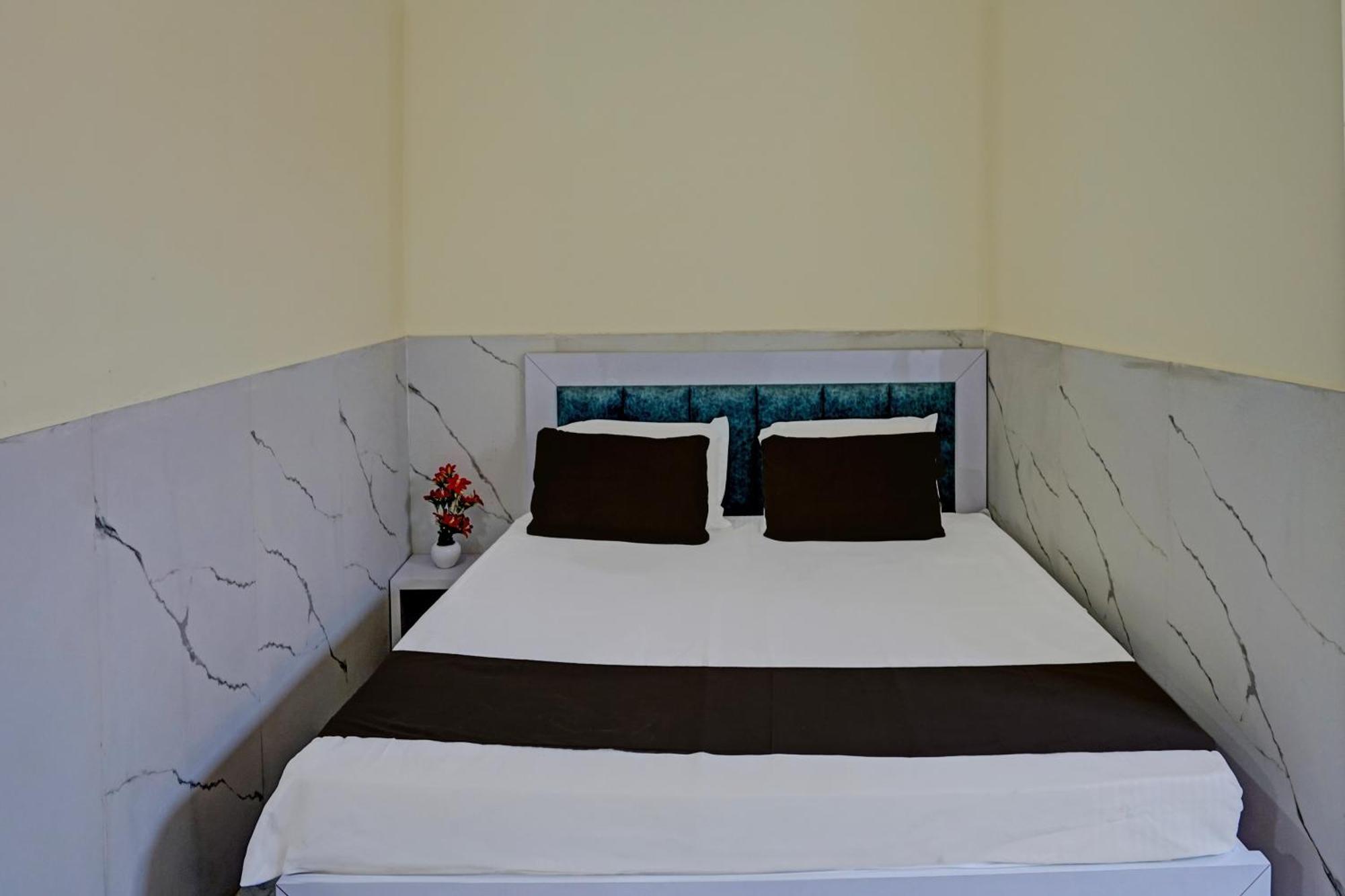 Hotel O Abhinav Hotel Нойда Екстер'єр фото