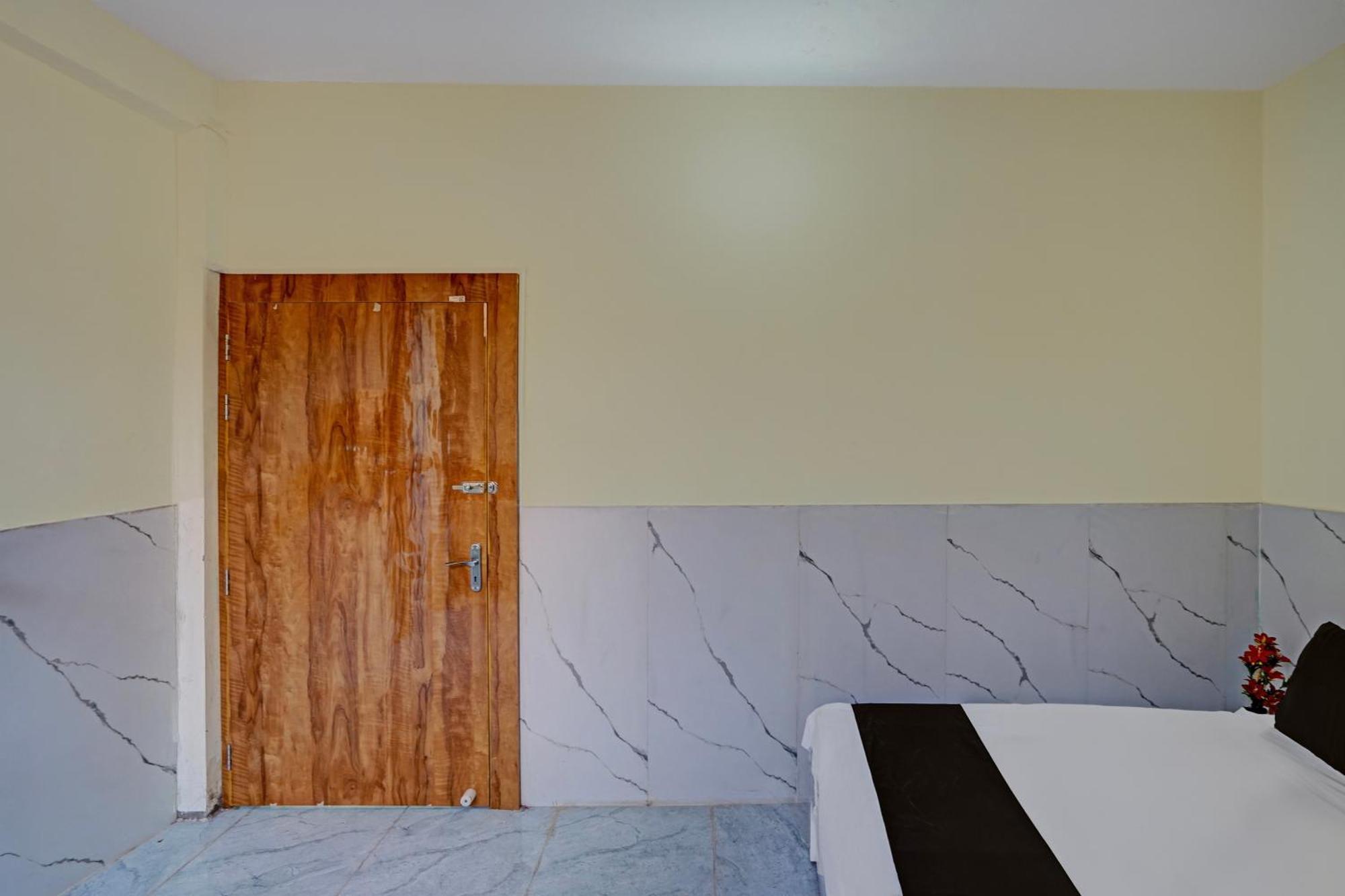 Hotel O Abhinav Hotel Нойда Екстер'єр фото