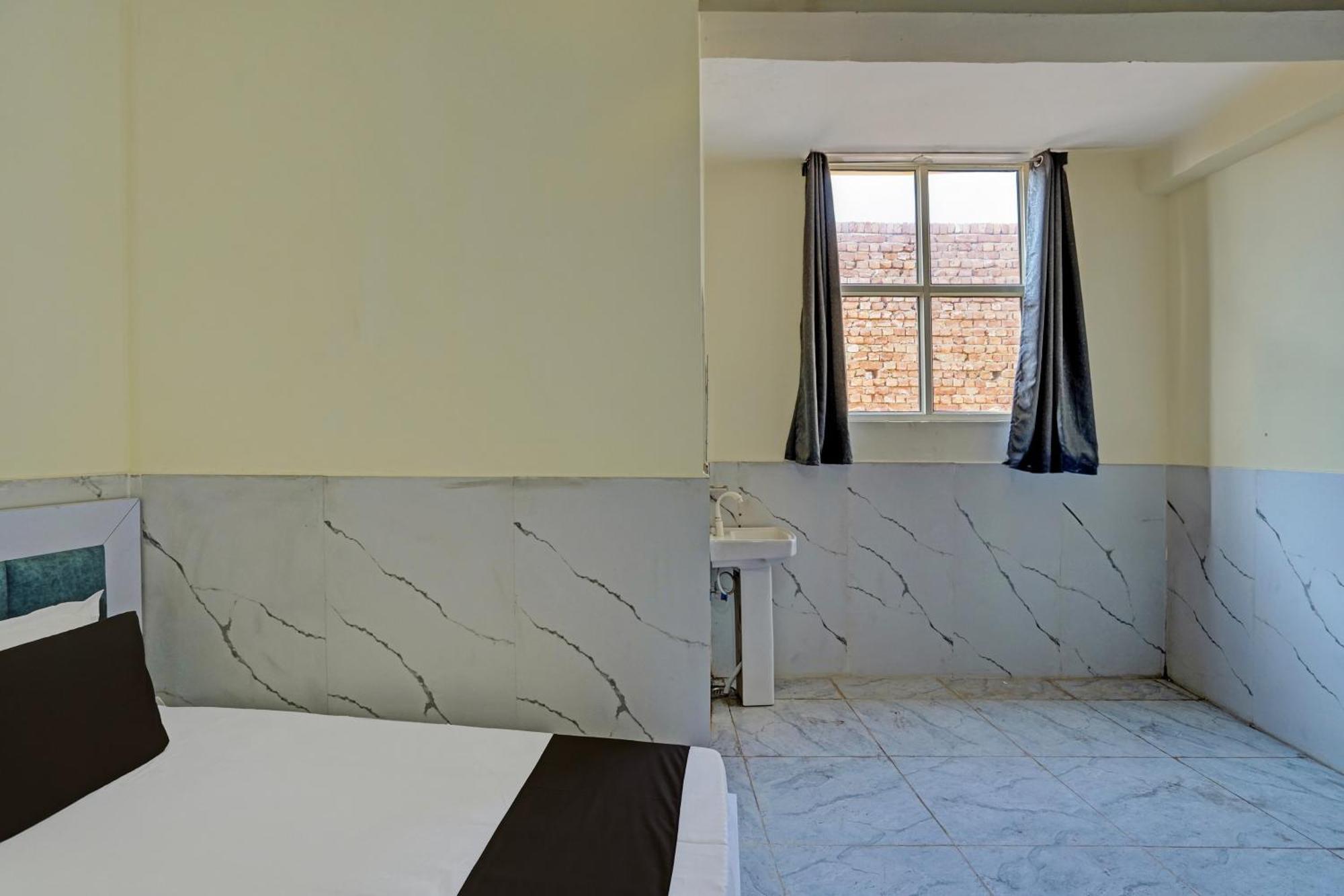 Hotel O Abhinav Hotel Нойда Екстер'єр фото