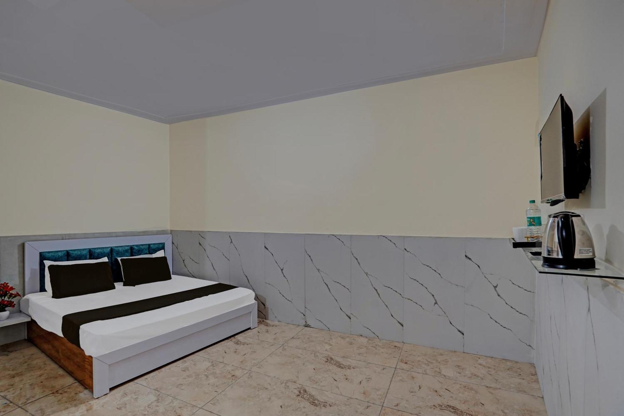 Hotel O Abhinav Hotel Нойда Екстер'єр фото