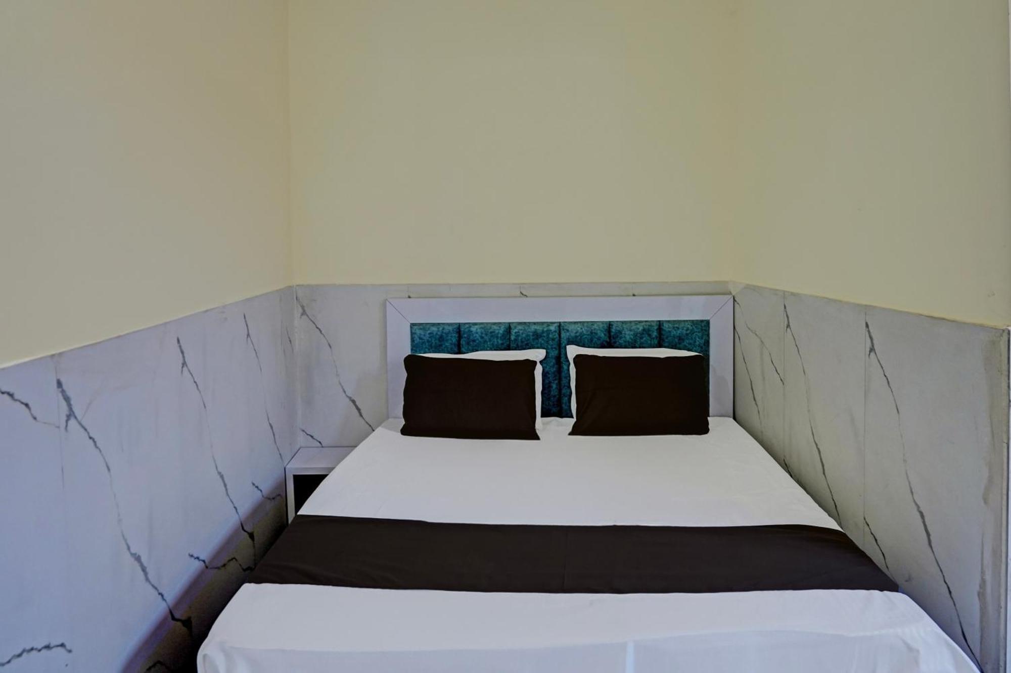 Hotel O Abhinav Hotel Нойда Екстер'єр фото
